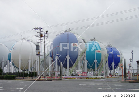 いくつものガスタンク 595851