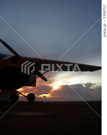 セスナ172とグアムの夕日 セスナ172とグアムの夕日 599052
