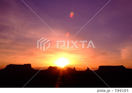 モニュメントバレーの夜明け　1 599165