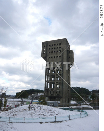 599377