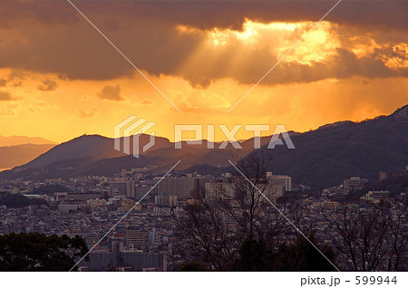 雲間から差す光 雲間から差す光 599944