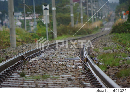 続く線路 601025