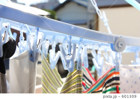 ベランダに干した洋服 601309