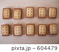 604479