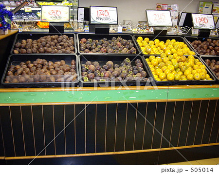 インドネシアのスーパーにて 605014