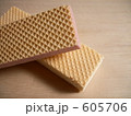 605706