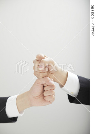 608390