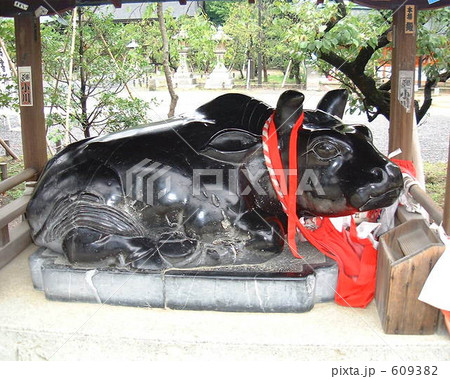 黒牛の石像 609382