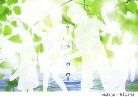 水滴と新緑とシルエットの写真素材 611242 Pixta