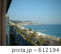 ホテルの窓からのニースの海岸沿い 612194