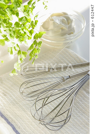 泡立て器でホイップ 泡立て器でホイップ 612447