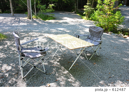 キャンプ場のテーブル 612487
