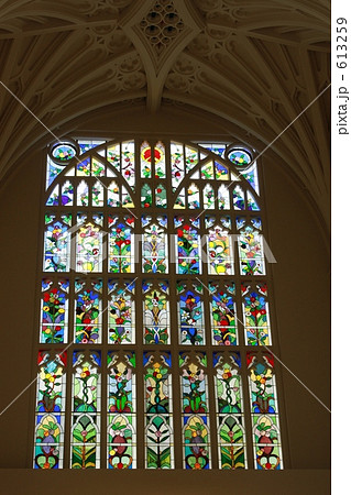 ステンドグラス 天井 教会の写真素材