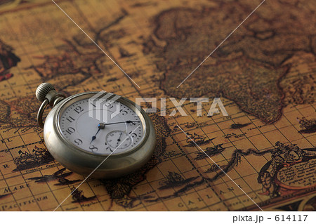 懐中時計と古地図 懐中時計と古地図 614117