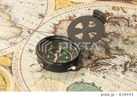 地図と磁石 618443