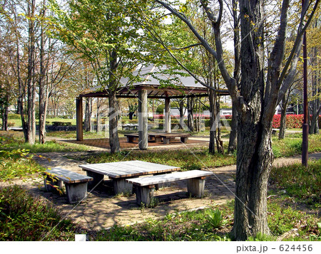 東屋のある公園 624456
