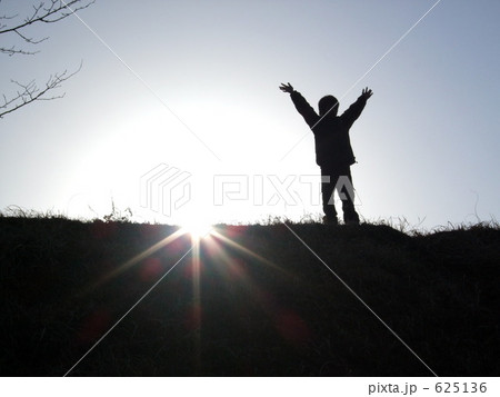 丘の上でバンザイ 625136