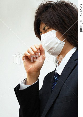 咳をする男性 626523