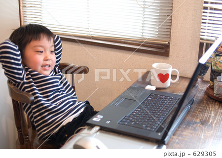 ひといきついてるコドモ ひといきついてるコドモ 629305