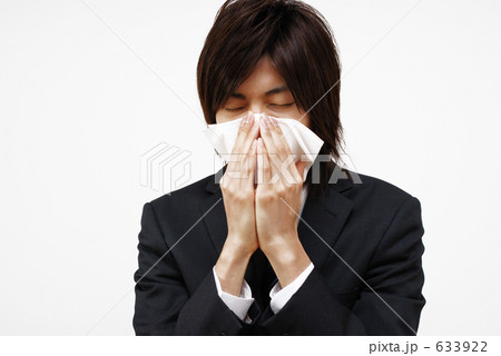 鼻をかむ男性 633922