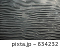 634232