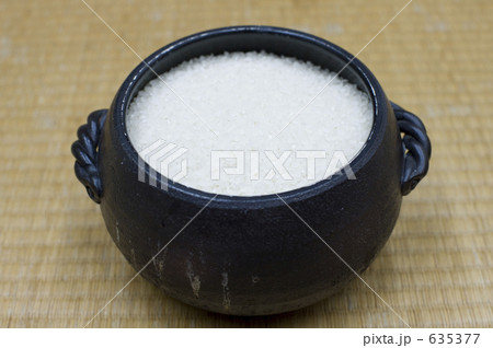 635377