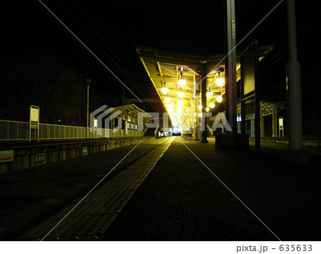 阪急嵐山駅夜のホーム 635633