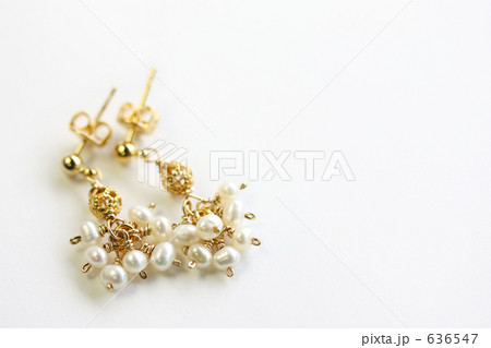 真珠のピアス 636547