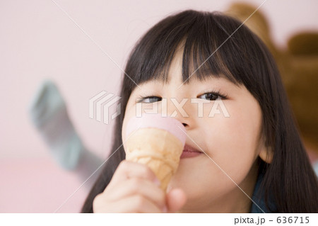 636715