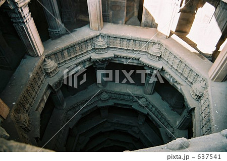 インド アーマダバード ダーダ・ハリ階段井戸 インド アーマダバード ダーダ・ハリ階段井戸 637541