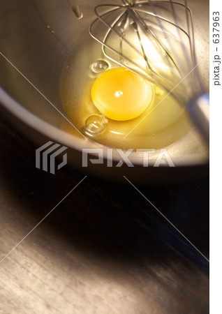 637963