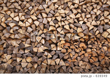 積み上げた薪 639349