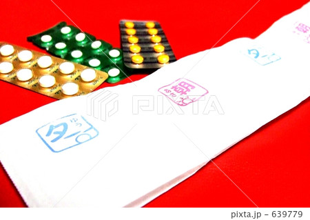 “朝・夕”プリントがオシャレな粉薬 & カプセルたち “朝・夕”プリントがオシャレな粉薬 & カプセルたち 639779