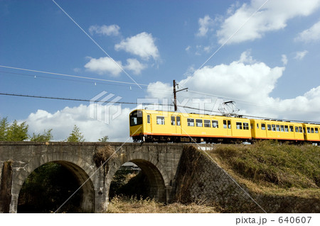 眼鏡橋を通過する 640607