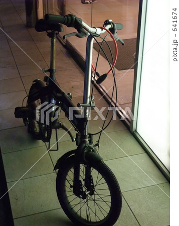 ヘアサロン前のミニサイクル 641674