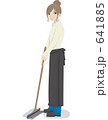 モップを持つ女性B 641885