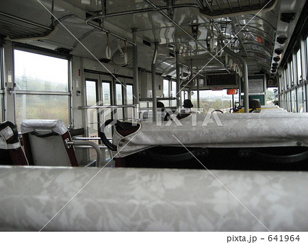 バスの車内 641964