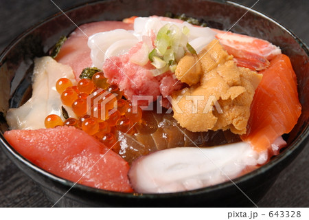 海鮮丼 643328