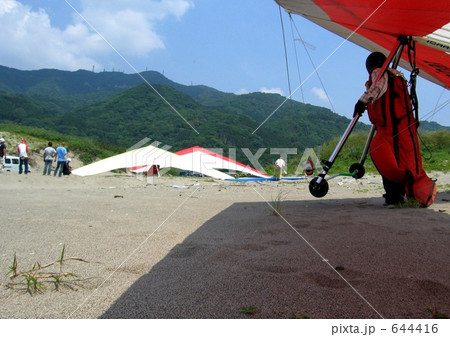 ハンググライダーで野積海水浴場に着陸 644416