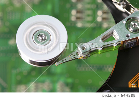 回転するハードディスク  644589