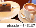 カフェラテとチョコケーキ 646187
