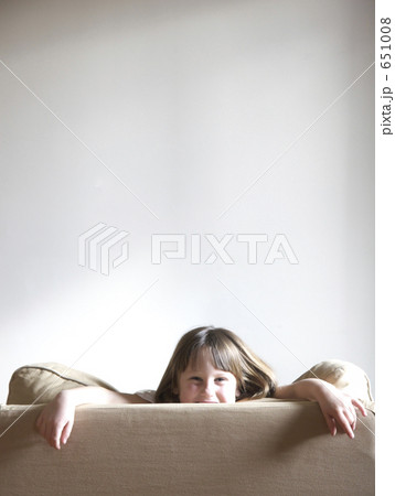 ソファと少女 ソファと少女 651008