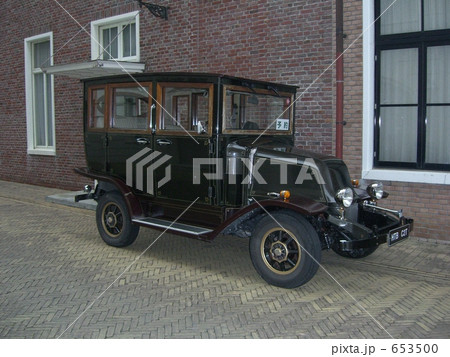 黒のクラッシックカー 653500