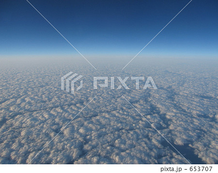 沖縄上空　青空と雲 653707