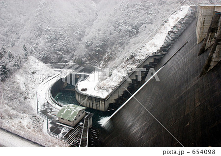 雪の姉川ダム　俯瞰 654098
