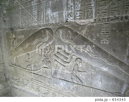 デンデラ エジプト ハトホル神殿　電球のオーパーツ 654343