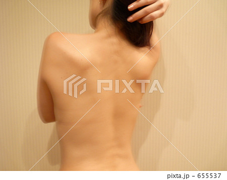 白く美しい女性の背中の写真素材