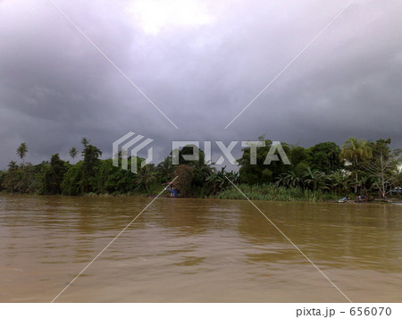 マレーシア・スコールの予感 656070