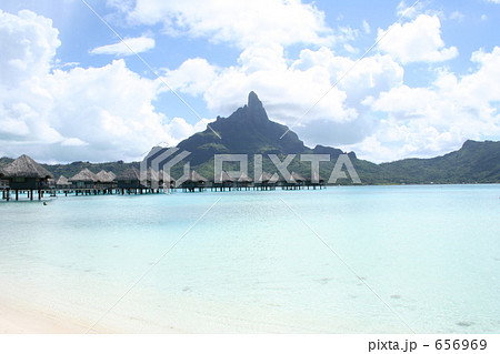 ボラボラ島のオテマヌ山と水上コテージ 656969