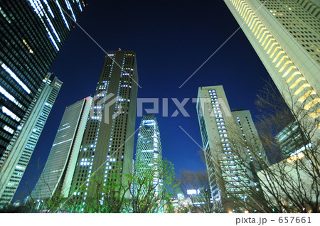 夜空バックグラウンドの高層ビル 夜空バックグラウンドの高層ビル 657661